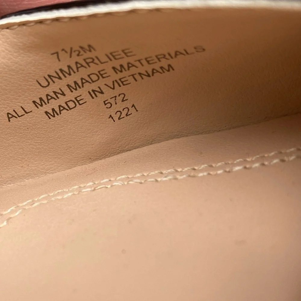 Unisa-New w/o box size7.5 “Marliee” vegan patent point toe w/3.25” block heel